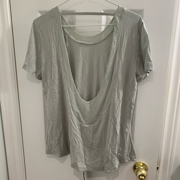 BNWT official Adidas Low Back T-shirt for womens - size large - Picture 3 of 6